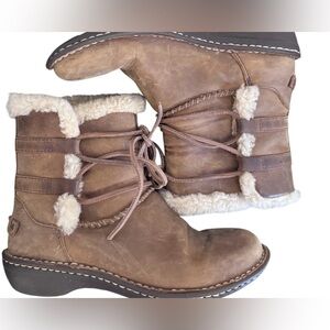 UGG Caspia Winter Boots Womens 7 Leather Sheepskin Lace Pull On Tan Brown